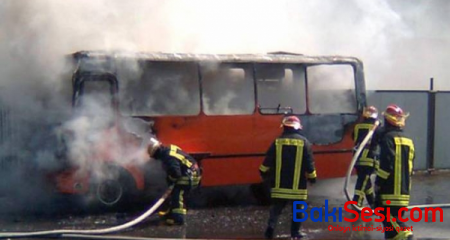 Bakıda sərnişin avtobusu yanıb