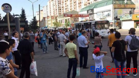 Yenə sıxlıq, yenə çoxsaylı sərnişin növbəsi: Bakının nəqliyyat dərdi - VİDEO