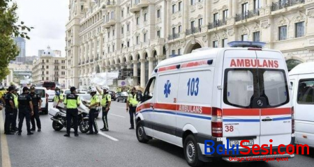 Bakıda polis əməkdaşı qəzaya düşdü: Yaralılar var - Foto