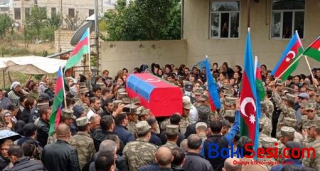Tovuz şəhidi ilə vidalaşır - Yenilənib - Foto, Video
