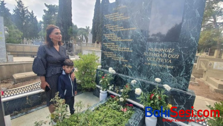 Deputat anasının məzarı önündə: “Bir sığalına möhtacam...”