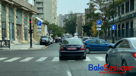 Bakıda səfirlik avtomobilindən özbaşınalıq - VİDEO