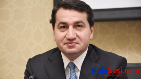 Prezidentin köməkçisi işə piyada gedir - VİDEO