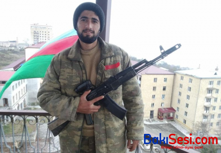 Şuşa məscidində ilk azanı oxuyan əsgər - FOTO