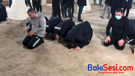 “Qarabağ”ın futbolçuları Ağdamdakı Cümə məscidində namaz qıldı - FOTOLAR