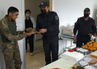 Polislər bayram günü münasibətilə yaralı əsgərlərə baş çəkdilər