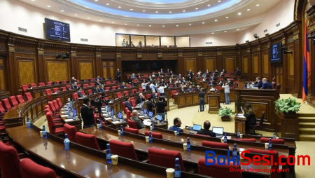 Paşinyanın blokunun daha bir deputatı mandatdan imtina edir