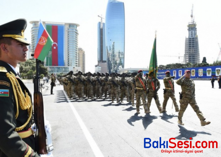 Hikmət Mirzəyevin başçılığı ilə XTQ-in heyəti Zəfər paradında keçid etdi