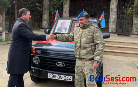 İş adamı qaziyə maşın hədiyyə etdi