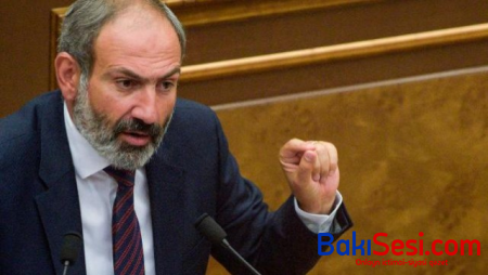 Polislər Paşinyanın istefasını istəyən aksiyaçını yerə sərdilər - VİDEO
