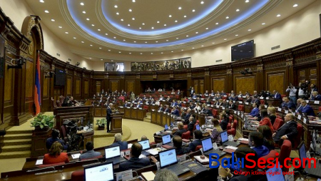 Paşinyanın parlament fraksiyası dağılır