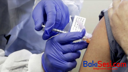 Müğənni canlı yayımda koronavirus peyvəndi vurduracaq