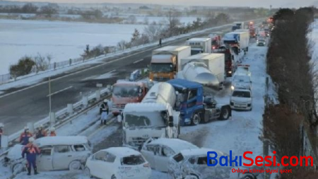 100-dən çox maşın toqquşdu: Yaralananlar var (VİDEO)