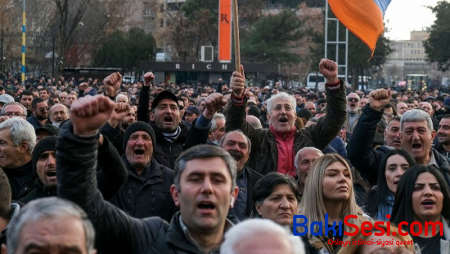 Ermənistanda etiraz aksiyaları: Paşinyanın istefası tələb olunur - VİDEO