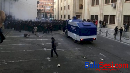 Müxalifət tərəfdarları ilə polis arasında qarşıdurma olub