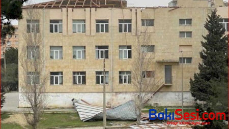 Bakıda külək məktəbin damını uçurdu