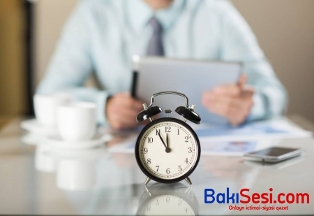 Bu gün Azərbaycanda iş vaxtı 1 saat qısaldılır - RƏSMİ
