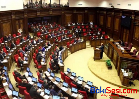Ermənistanda hərbi vəziyyət ləğv olunur