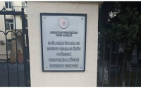 Sağlamlıq imkanları məhdud uşaqların məktəbində müəllim şagirdi döydü