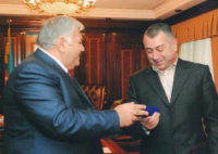 Rafael Cəbrayılov indi də Oqtay Əsədovun üzünə durur: - “Nə almışamsa, aparıb ona vermişəm”