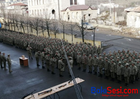 Ehtiyata buraxılan hərbçilər yola salındı