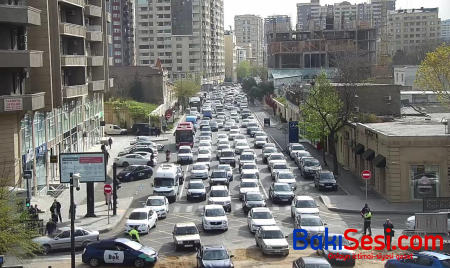 Bakıda uzun tıxac yarandı, avtobuslar gecikir - FOTO