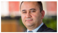 Nazir müşaviri ictimai qınaqdan qorxdu – Statusunu sildi