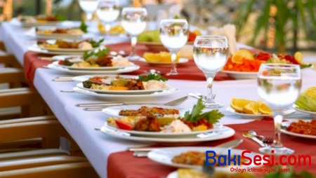 “Kütləvi iftar süfrələrinin açılması doğru deyil“ - Din xadimi