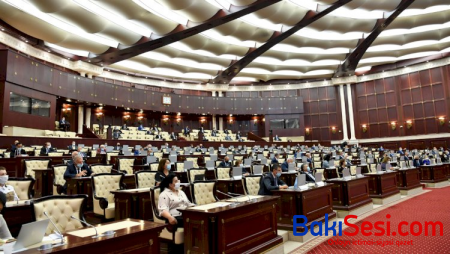 Azərbaycanda deputat millət vəkillərinin maaşlarının azaldılmasını təklif etdi