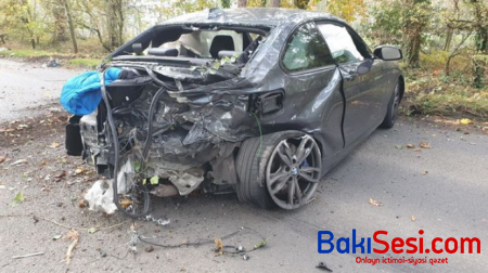 Sürücü BMW-ni aşırdı, özü öldü sərnişin yaralandı