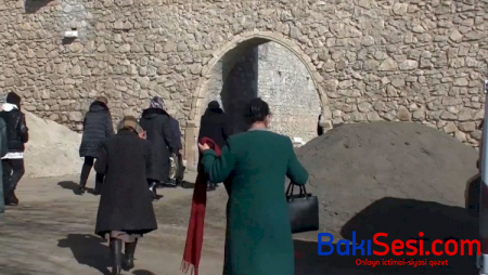 Ruslar Amaras monastırına gedən erməni zəvvarları müşayiət etdilər