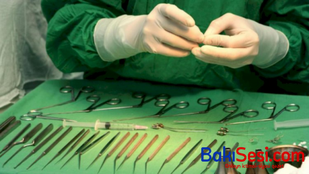 Azərbaycanlı müğənni qabırğalarını çıxartdırdı - Video
