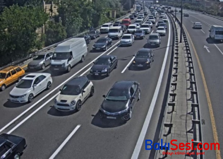 Bakıda maşın aşıb, yolda sıxlıq yaranıb