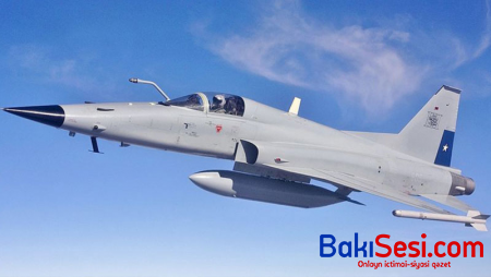 İranda qırıcı təyyarə yerdə ola-ola katapult baş verdi, iki pilot öldü