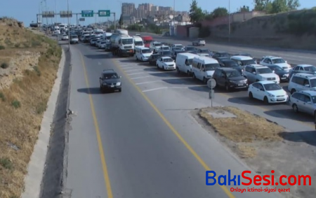 Lökbatanda ağır qəza tıxaca səbəb oldu - FOTO