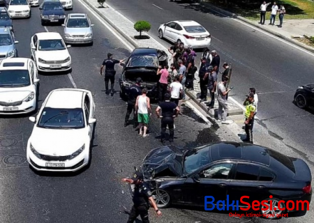 Mətbuat prospektindəki qəza tıxaca səbəb oldu - FOTO