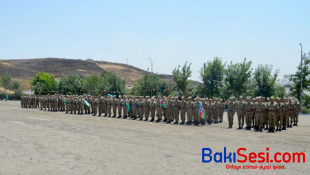 Ehtiyata buraxılan hərbçilərin yola salınması mərasimi keçirilib