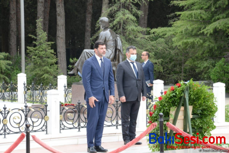 Tbilisi meri ulu öndər Heydər Əliyevin məzarını və Şəhidlər Xiyabanını ziyarət edib - FOTO