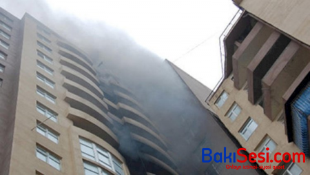Bakıda onaltımərtəbəli yaşayış binasında yanğın başlayıb