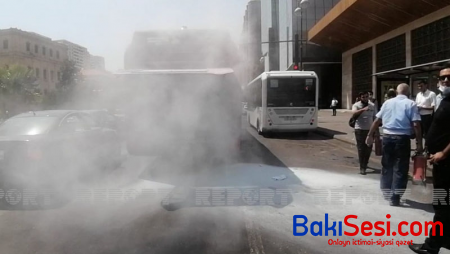 Bakıda "BakuBus" avtobusu yandı: Sərnişinlər təxliyə edildi - FOTOLAR