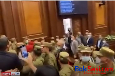 Paşinyanın çıxışı zamanı parlamentdə qalmaqal baş verdi – VİDEO