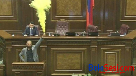 "Ermənistanda siyasi böhranın səbəbi: məğlubiyyət, fərarilik, miqrasiya" - DEPUTAT AÇIQLADI
