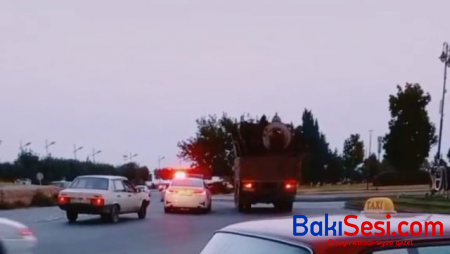 Yol polisi sürücünü təhqir etdi: "Qanmaz" (VİDEO)