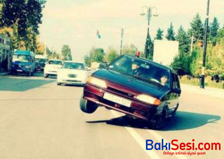 Azərbaycanda avtoxuliqan polisi maşınla vurdu