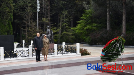 Prezident və xanımı Heydər Əliyevin məzarını ziyarət etdi
