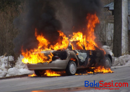 Bakıda iki avtomobil YANDI