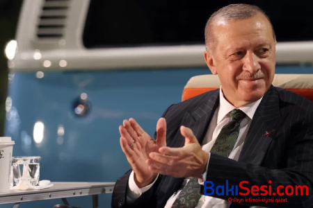 Ərdoğan gənclərlə türkü oxudu - VİDEO