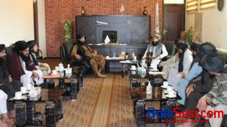 "Taliban"çılar rəsmi görüşə ayaqyalın gəldilər