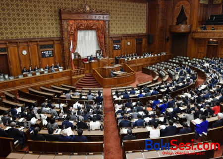 Yaponiya hökuməti tam tərkibdə istefa verdi