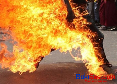 Maşını cərimə meydançasına aparılan şəxs özünü polis şöbəsində yandırdı